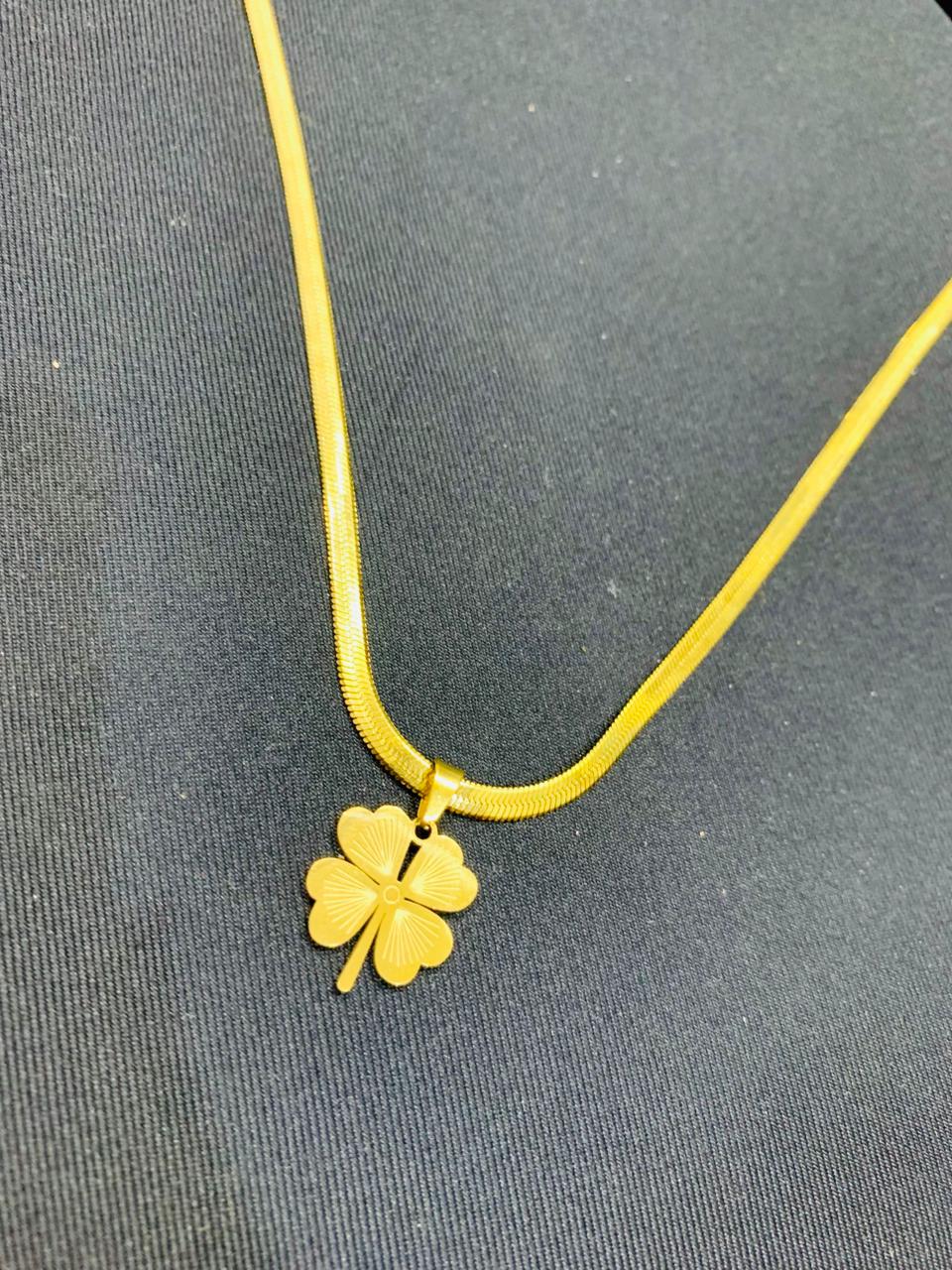 Golden snake Chain pendant