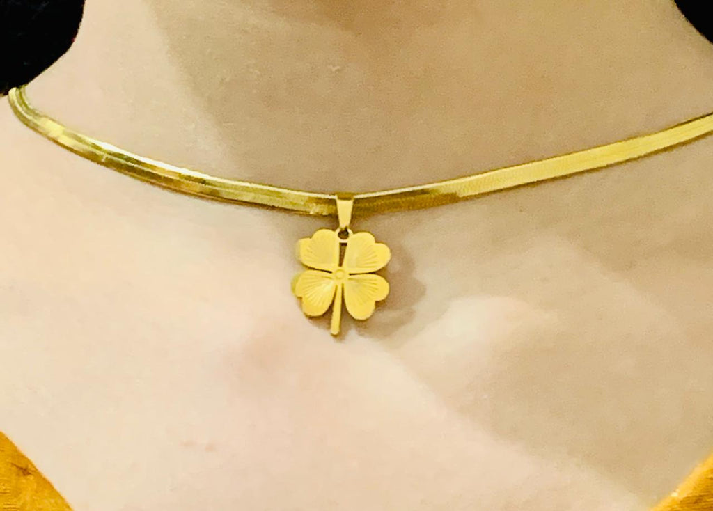 Golden snake Chain pendant