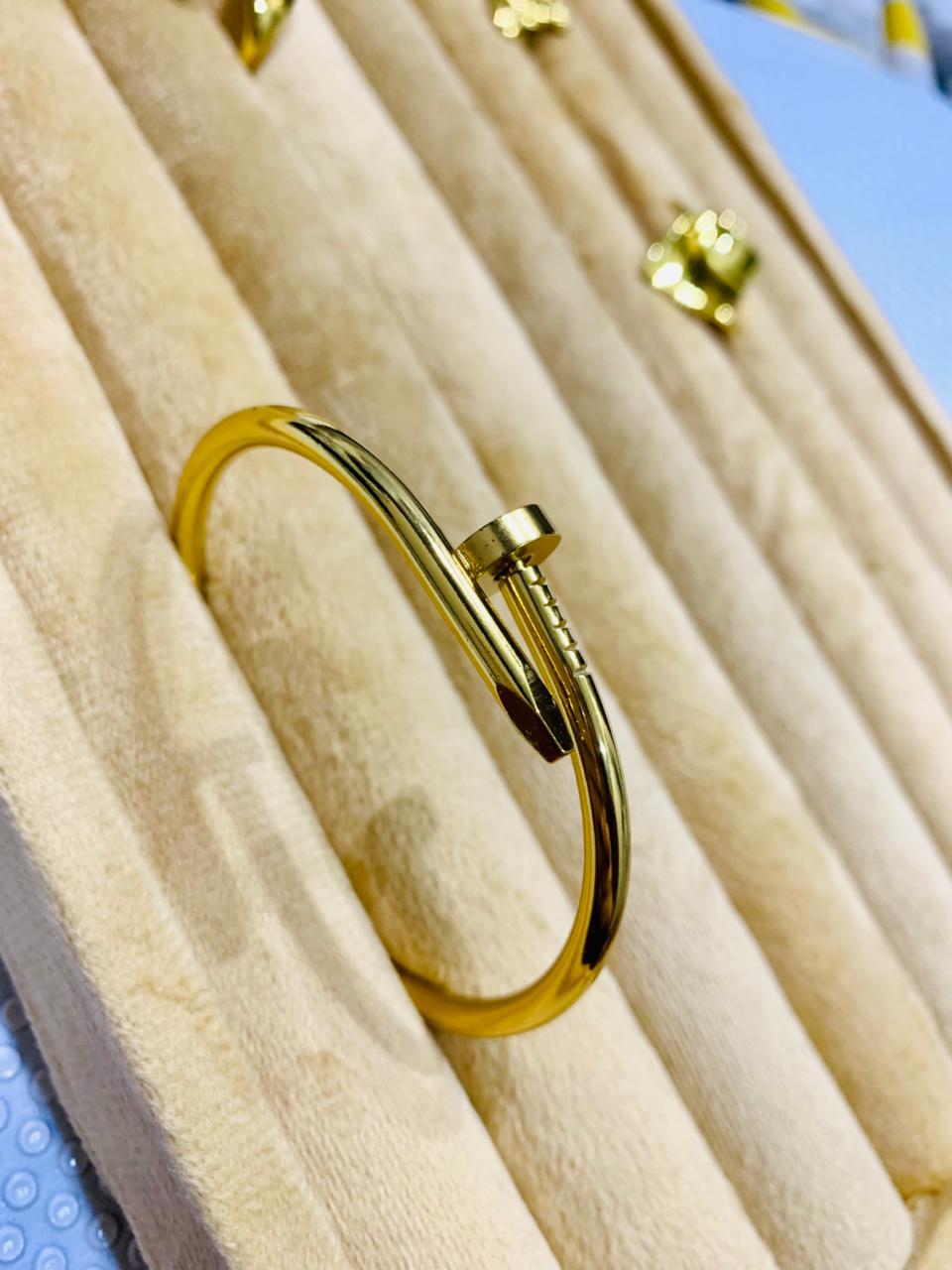 Nail Handcuff
